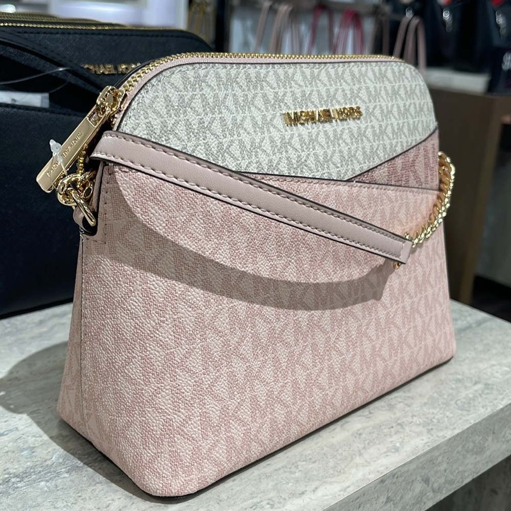 Michael Kors Jet Set Travel Md Color-Block Signature Logo Crossbody
Powder Blush - Picture 15 of 16
